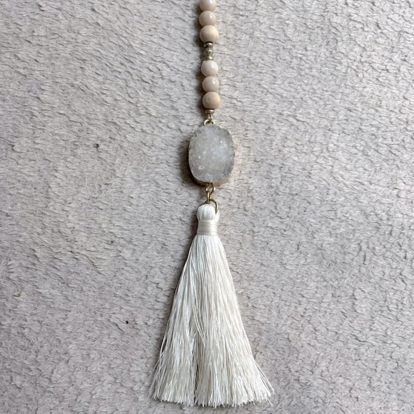 Agate Tassel Beaded Necklace Gold-Tone-Cream-Tan-White 22” Adjustable Chain NEW - Picture 8 of 9